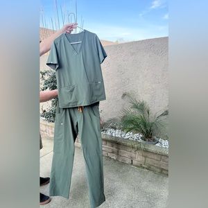 Figs Casma top Kade pants women’s large